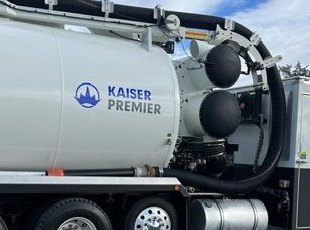 Kaiser Premier badge on the debris body with the vacuum tubes alongside